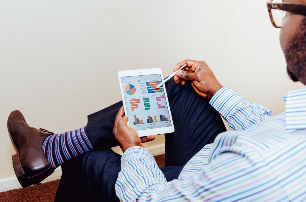 work-man-at-work-ipad-numbers